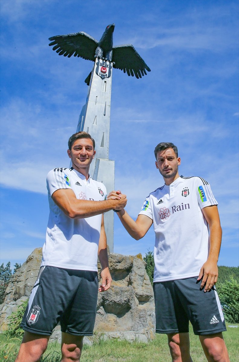 Emrecan Uzunhan: Ligin en iyi stoperi Romain Saiss