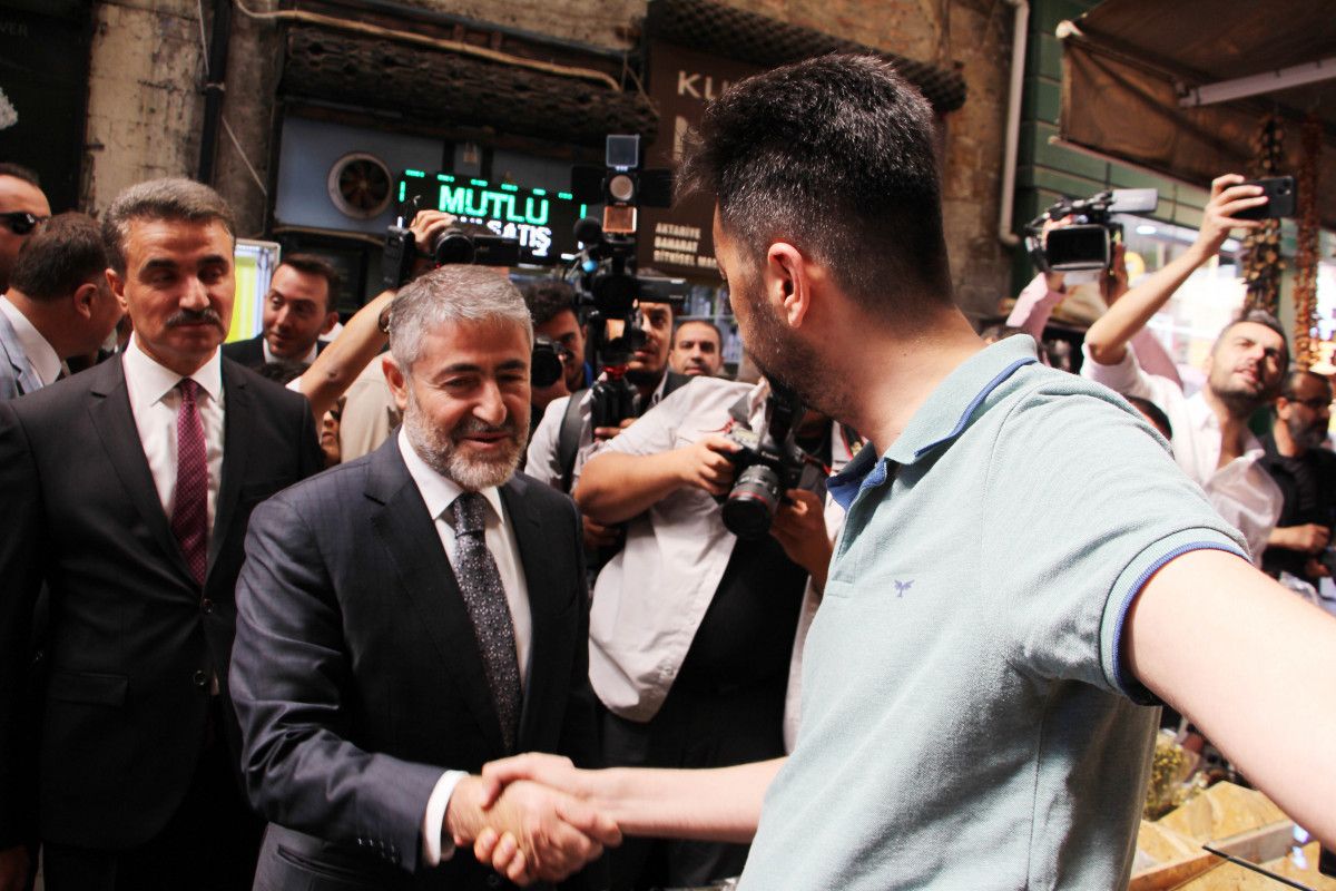 Esnaf Nureddin Nebati'den 5 liralık madeni para istedi