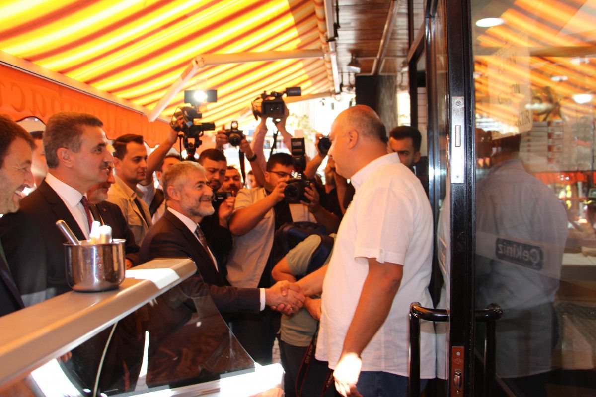 Esnaf Nureddin Nebati'den 5 liralık madeni para istedi