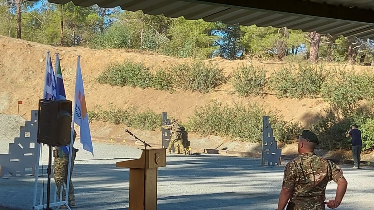 Güney Kıbrıs Rum kesiminde milletvekilleri silah eğitimi aldı