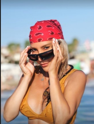 Hande Yener, yaza veda pozu!