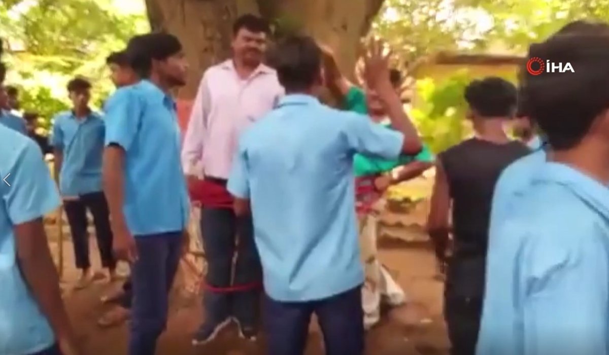 Hindistan'da öğrencilerden öğretmenlere şiddet