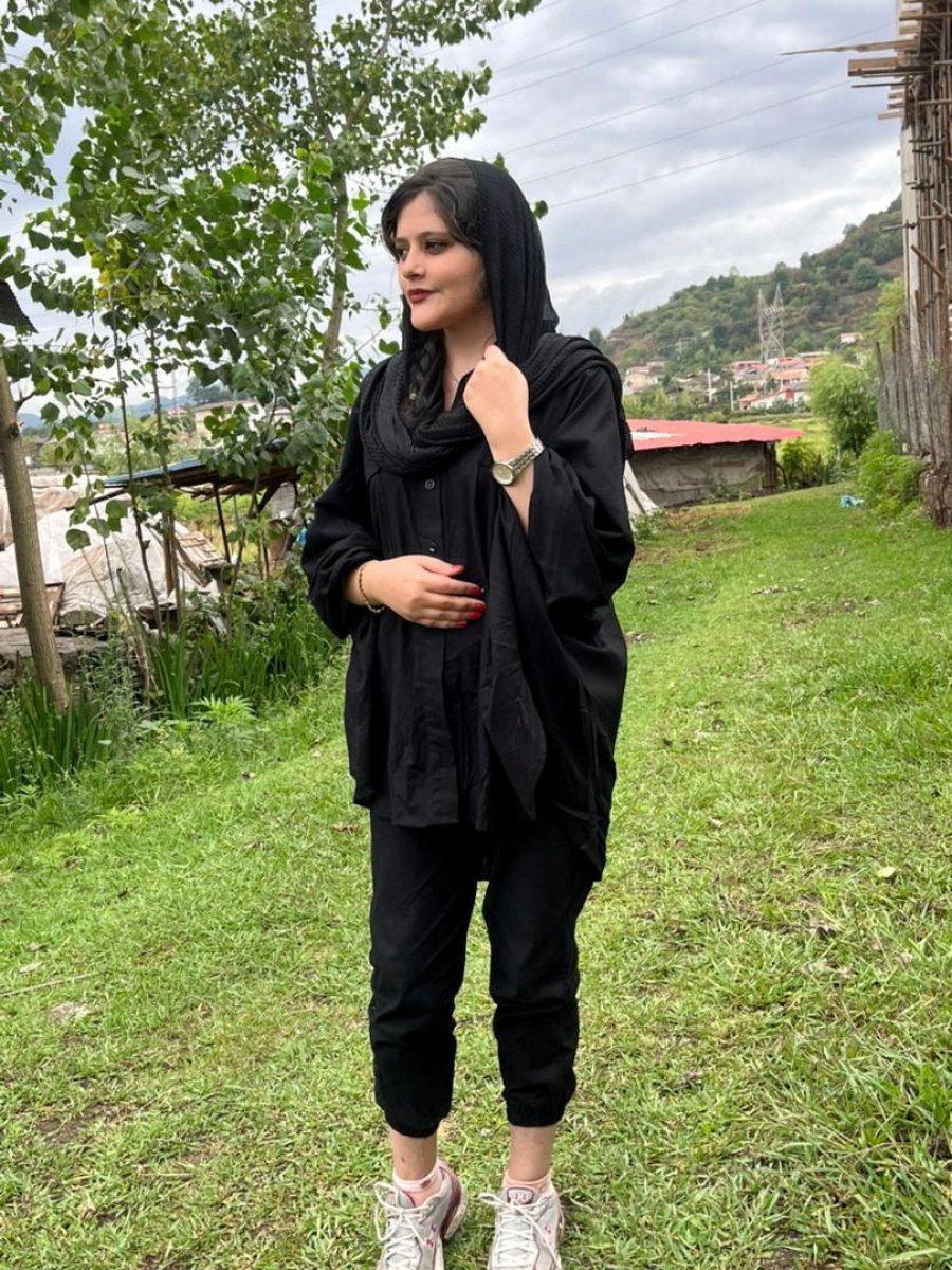 İran'da Mahsa Amini için başlayan protestolarda 5 kişi öldü