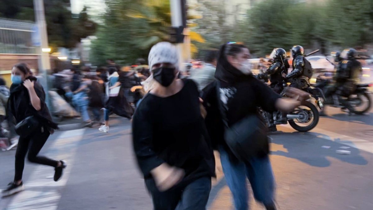 İran&#039;da Mahsa Amini için başlayan protestolarda 5 kişi öldü