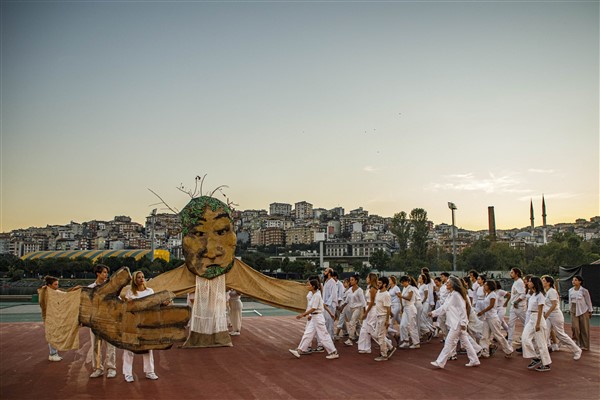 İstanbul Bilgi Üniversitesi, Bread and Puppet Theater’ın dev kuklalarına ev sahipliği yaptı