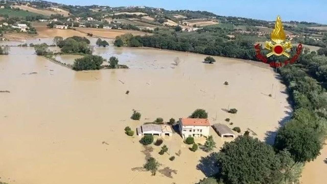 İtalya&#039;da sel felaketi 9 kişi öldü