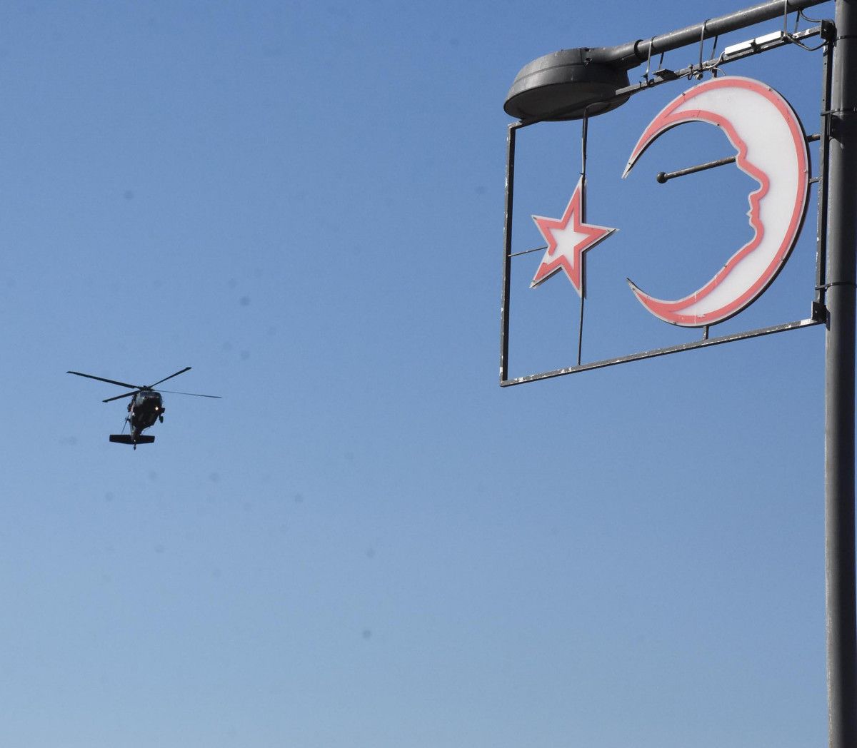 İzmir'de helikopterler zeybek oynadı