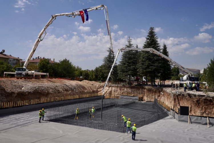 Kılıçdaroğlu ile İmamoğlu İBB&#039;nin Elazığ’da okulun temelini birlikte attı