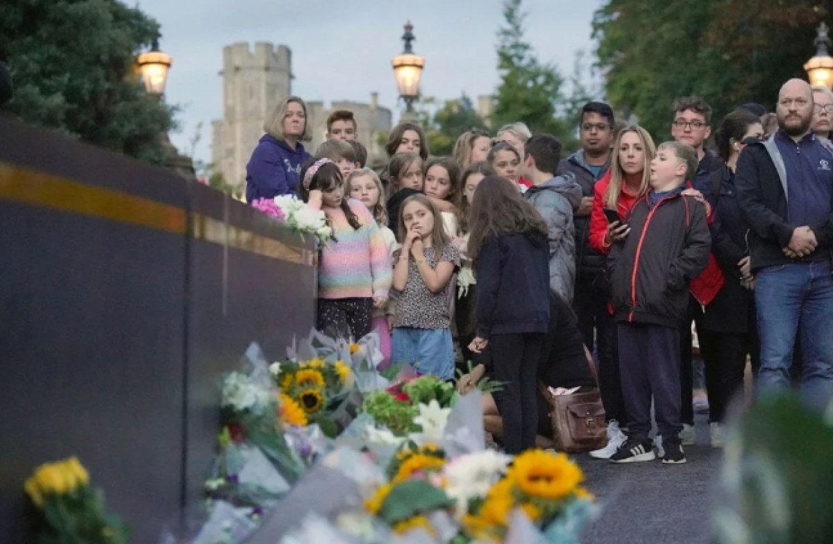 Kraliçe Elizabeth'in vefatının ardından İngiltere'de yas
