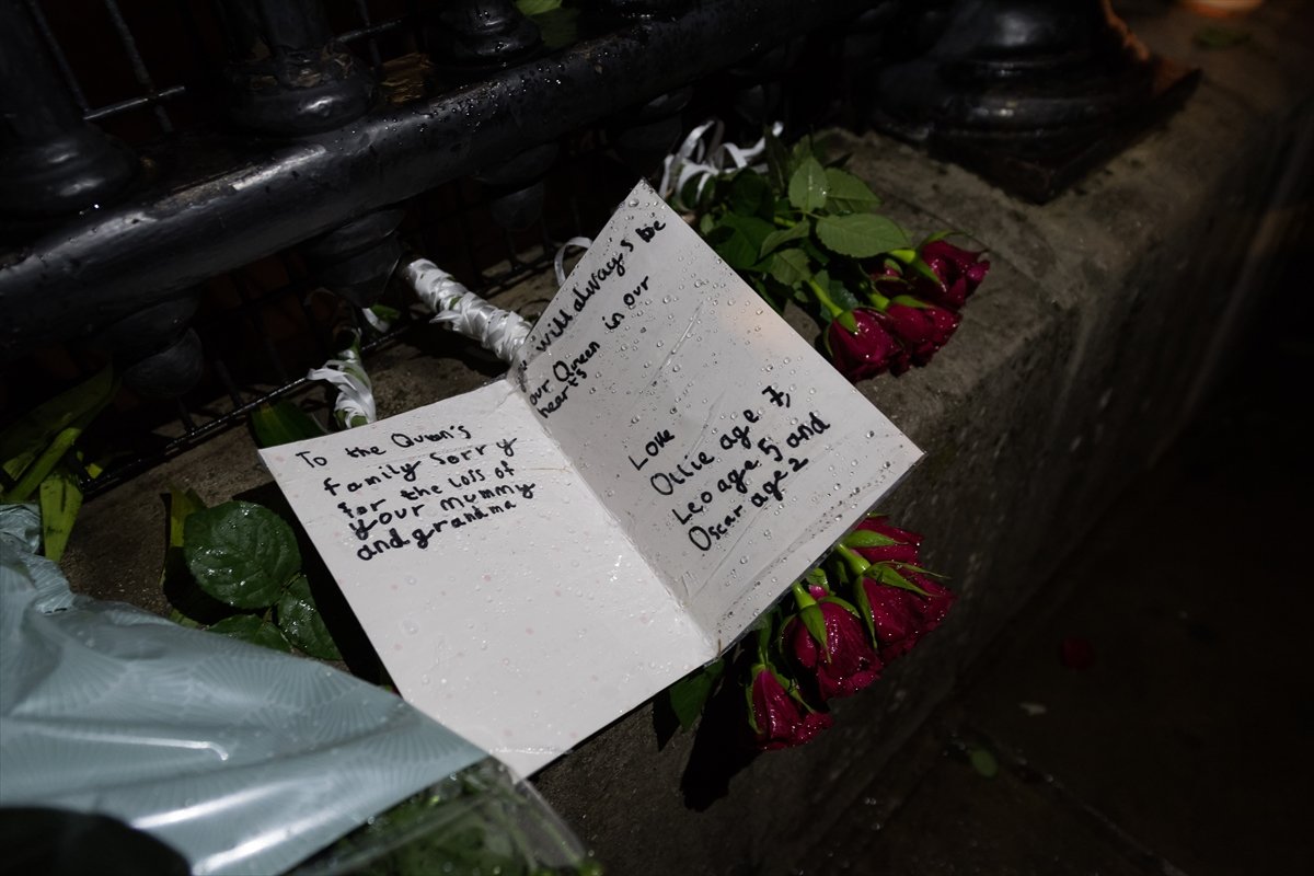 Kraliçe Elizabeth'in vefatının ardından İngiltere'de yas