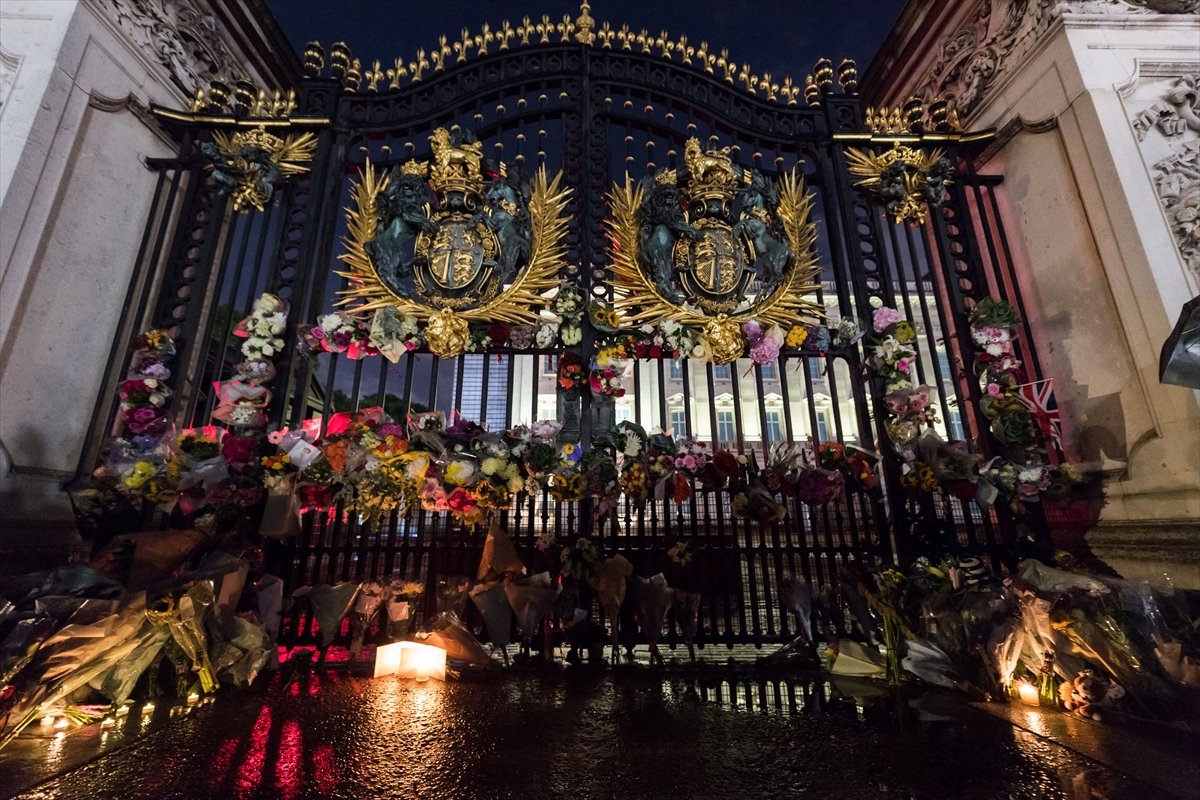 Kraliçe Elizabeth'in vefatının ardından İngiltere'de yas