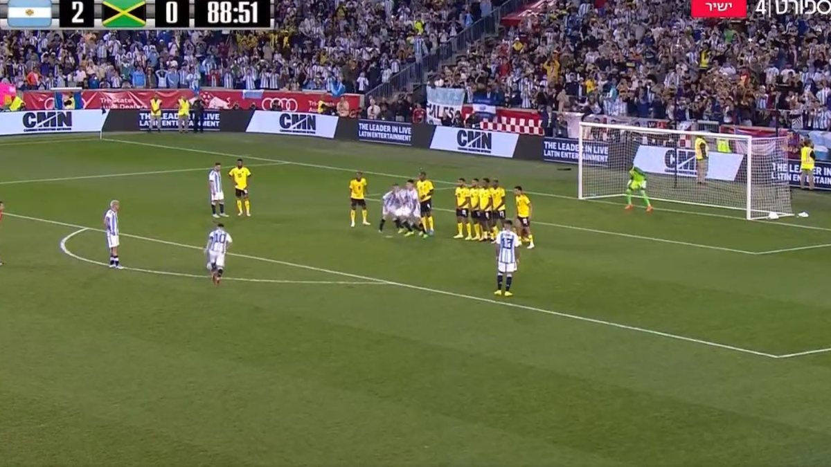 Lionel Messi'den klas frikik golü