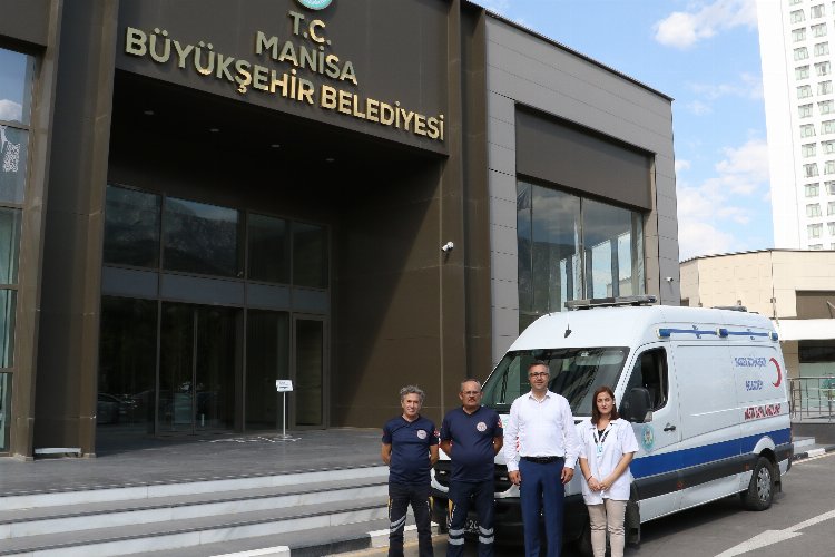 Manisa&#039;nın nakil ambulansı ve ekibi hastaların yanında