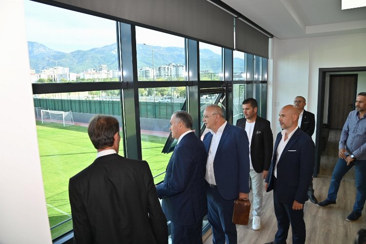 MHP Grup Başkanvekili Akçay'dan Manisa FK’ya ziyaret