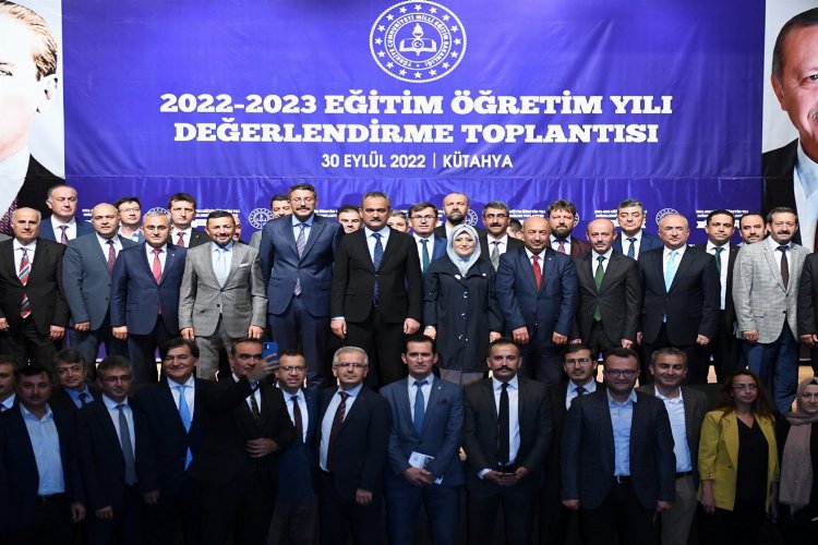 Milli Eğitim Bakanı Özer, eğitimi Kütahya&#039;dan değerlendirdi