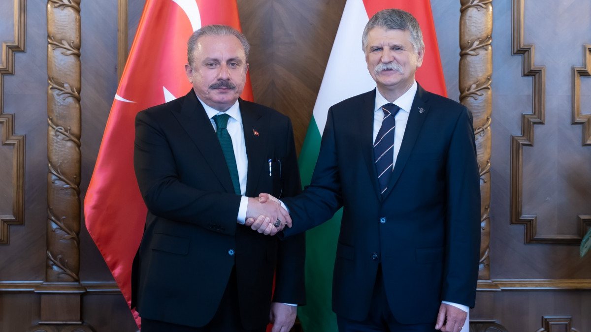 Mustafa Şentop, Macaristan Meclis Başkanı Köver ile görüştü