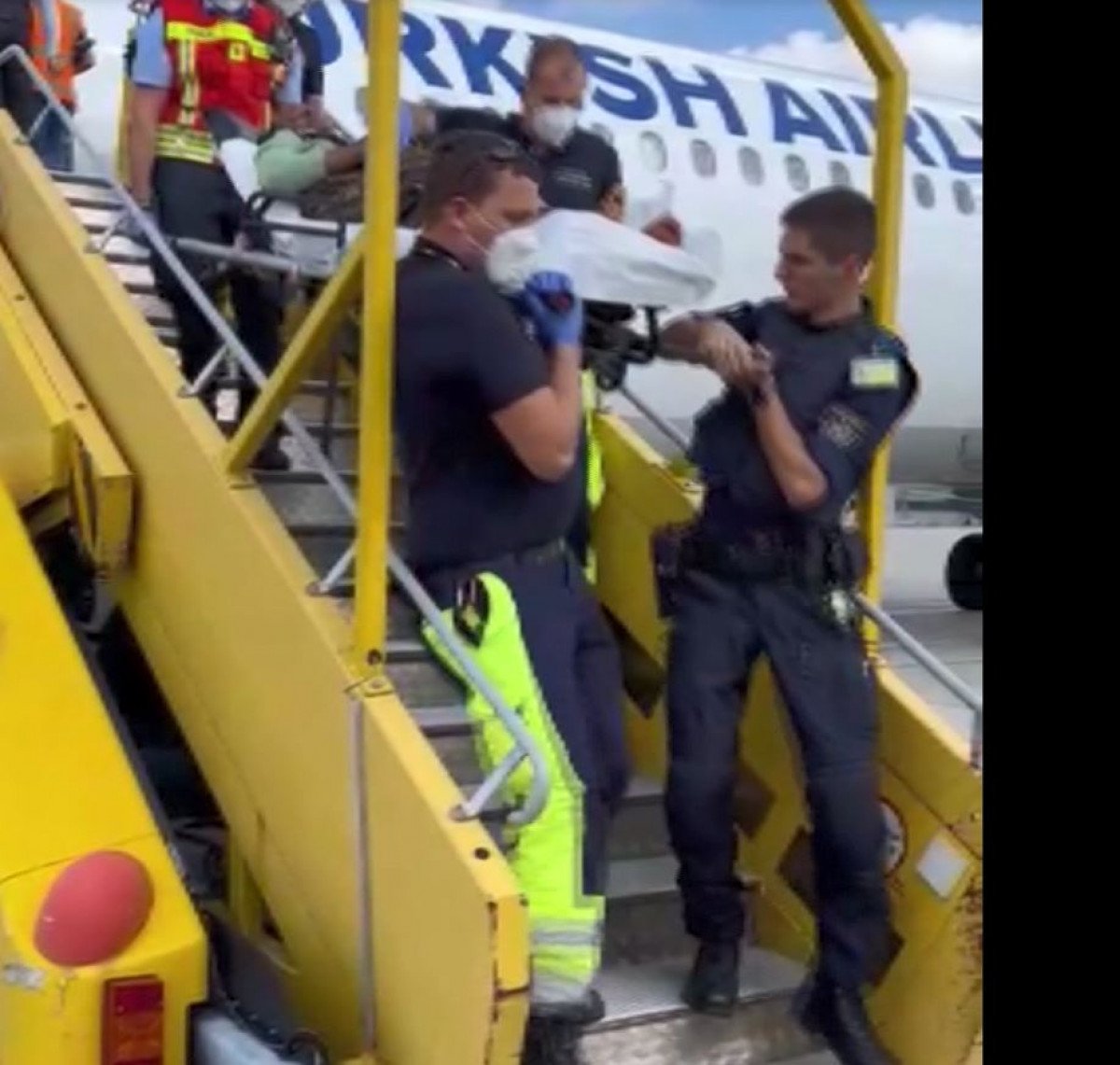 Nijeryalı kadın THY uçağında doğum yaptı!