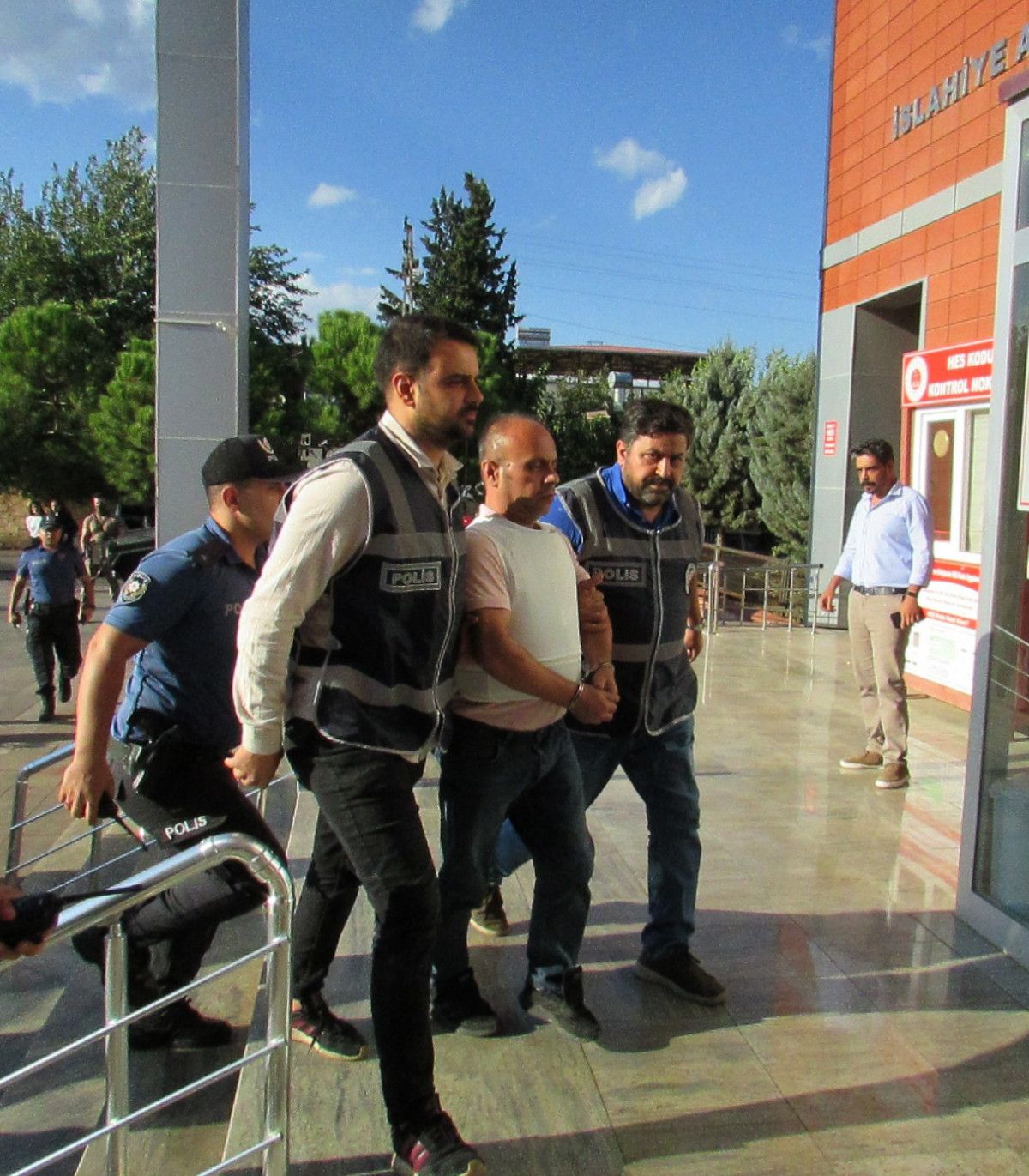 Öğretmen'den dehşet: doğrama tahtasıyla eşini öldürdü