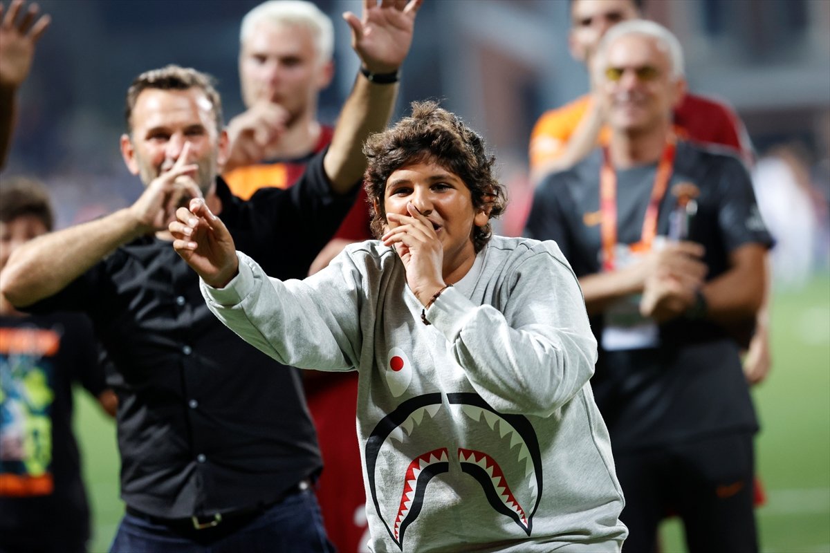 Okan Buruk'un oğlu Ali Yiğit'ten maç sonu üçlü