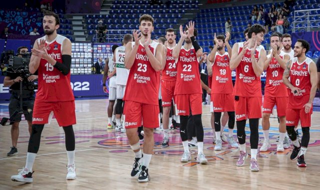 A Milli Basketbol Takımı, 2022 Avrupa Şampiyonası'nda son 16 turunda