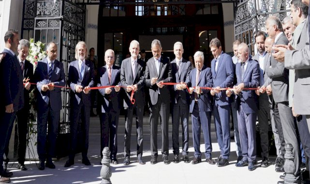 Bakan Özer’den Kütüphane Çıkışı