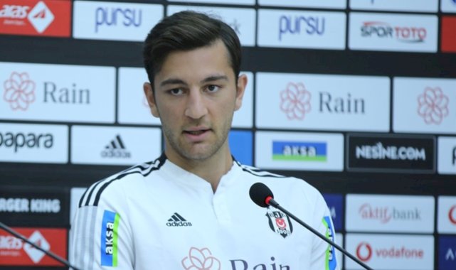 Emrecan Uzunhan: Ligin en iyi stoperi Romain Saiss