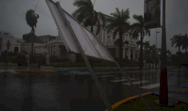 Fiona Kasırgası nedeniyle Porto Riko'nun 3'te 2'sinin elektriği kesildi