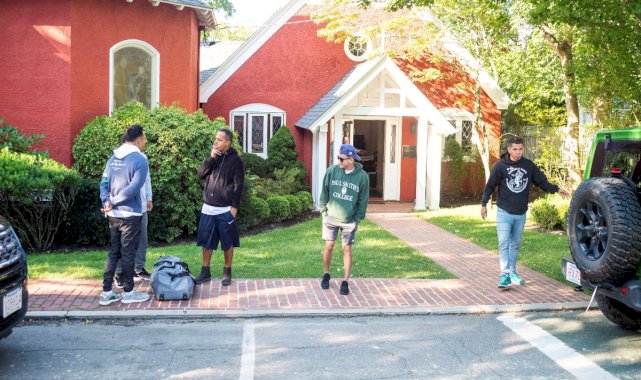 Florida valisi göçmenleri uçakla kuzey eyaletine gönderdi