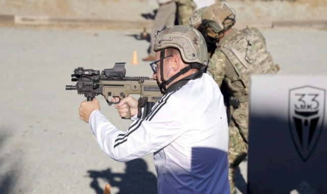 Güney Kıbrıs Rum kesiminde milletvekilleri silah eğitimi aldı