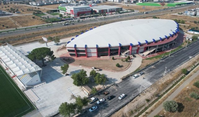 Manisa Muradiye Spor Kompleksi'ne çevre düzenlemesi