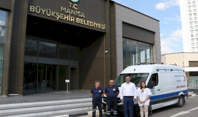 Manisa'nın nakil ambulansı ve ekibi hastaların yanında