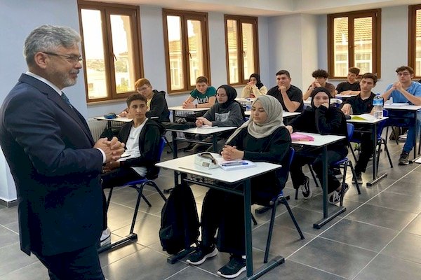 “Öğrenciler teknolojiyi üreten ve yöneten bir konumda olmalı”