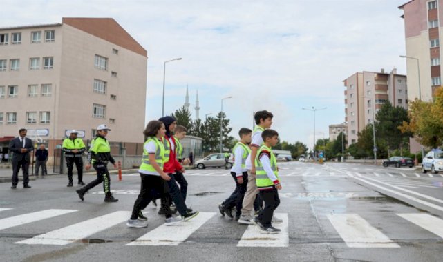 Okul çevrelerindeki işaretler yenileniyor