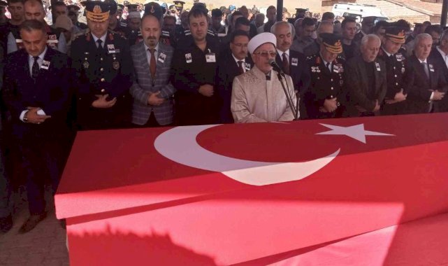 Vatandaşa yardım ederken şehit olan uzman çavuşa veda