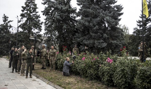 Zelenskiy'den İzyum şehrine süpriz ziyaret