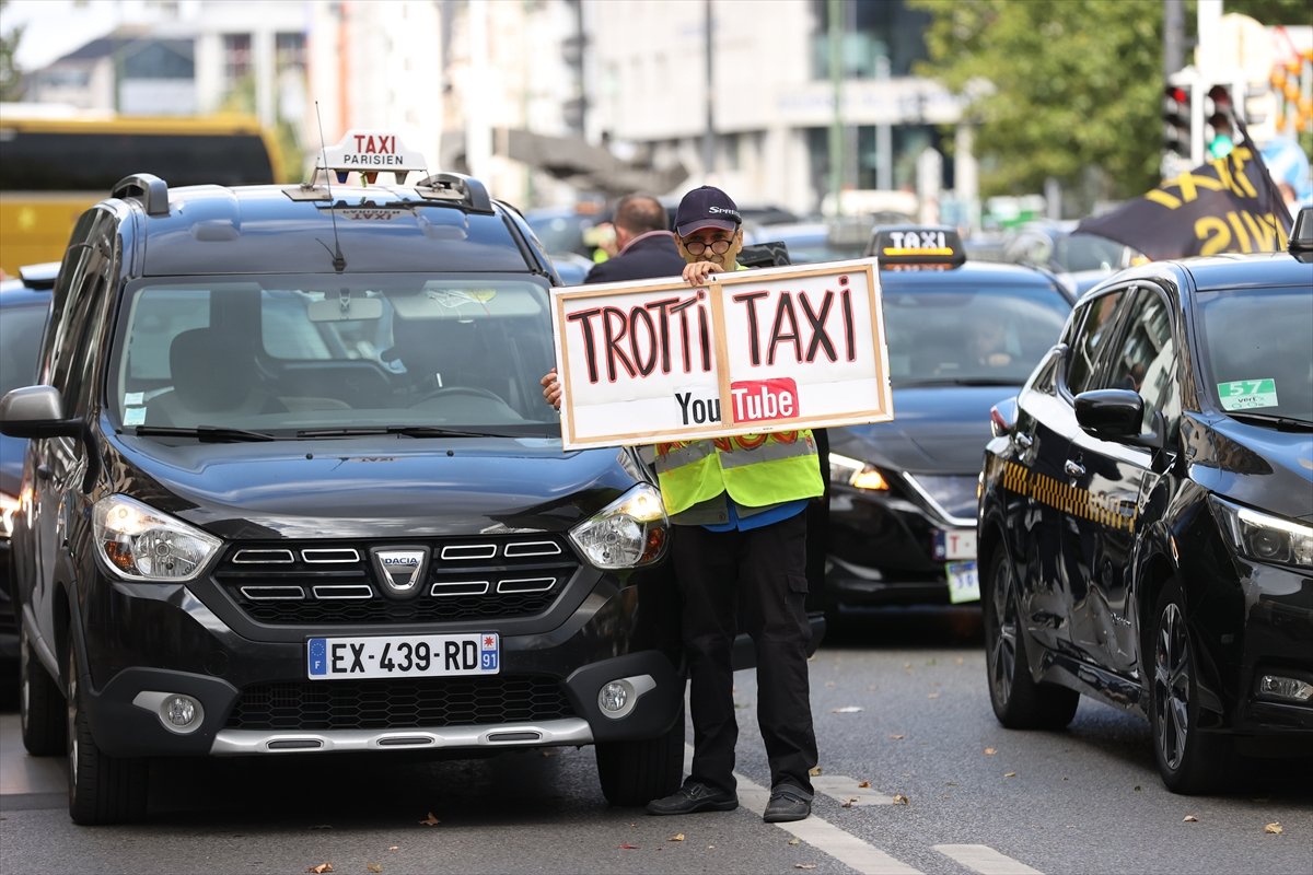 Taksiciler, Uber'i protesto etti