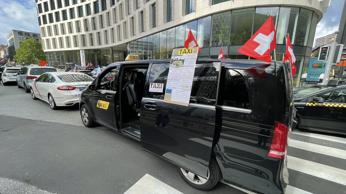 Taksiciler, Uber'i protesto etti