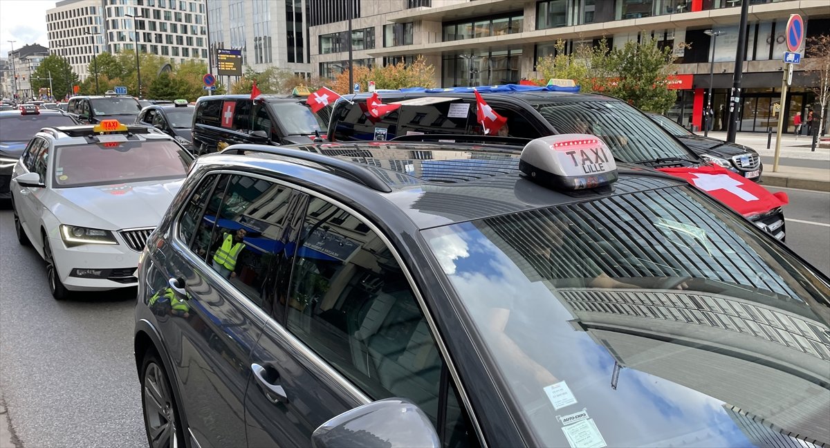 Taksiciler, Uber'i protesto etti