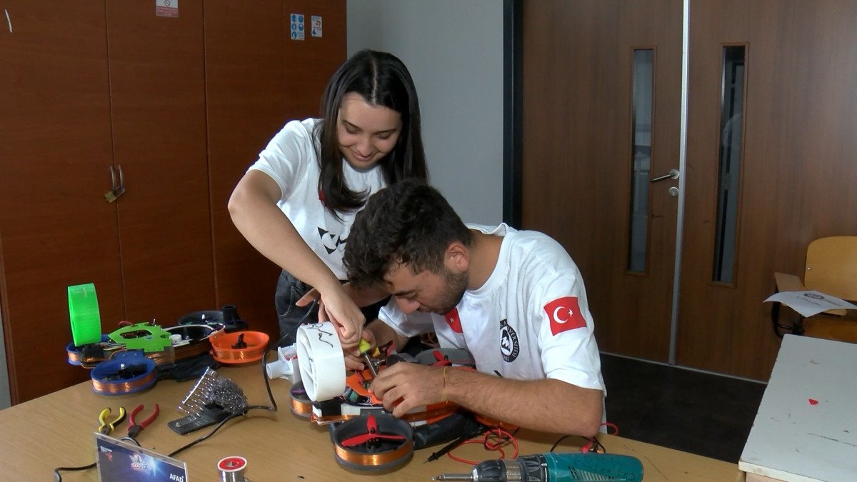 Üniversiteliler mayın tespit aracı geliştirdi