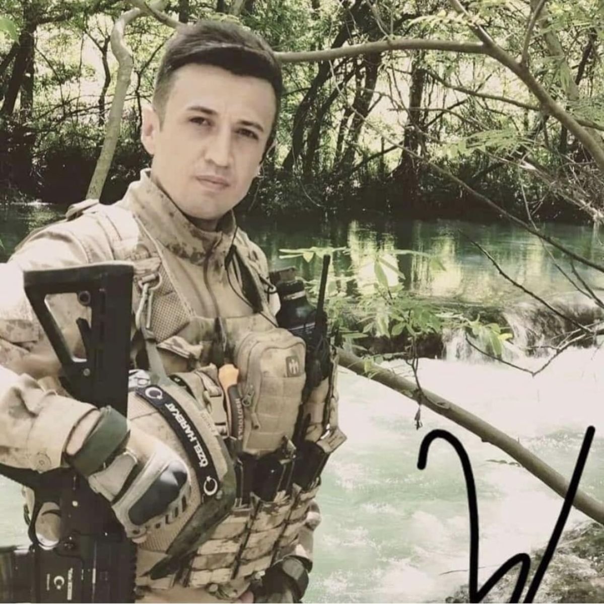 Vatandaşa yardım ederken şehit olan uzman çavuşa veda