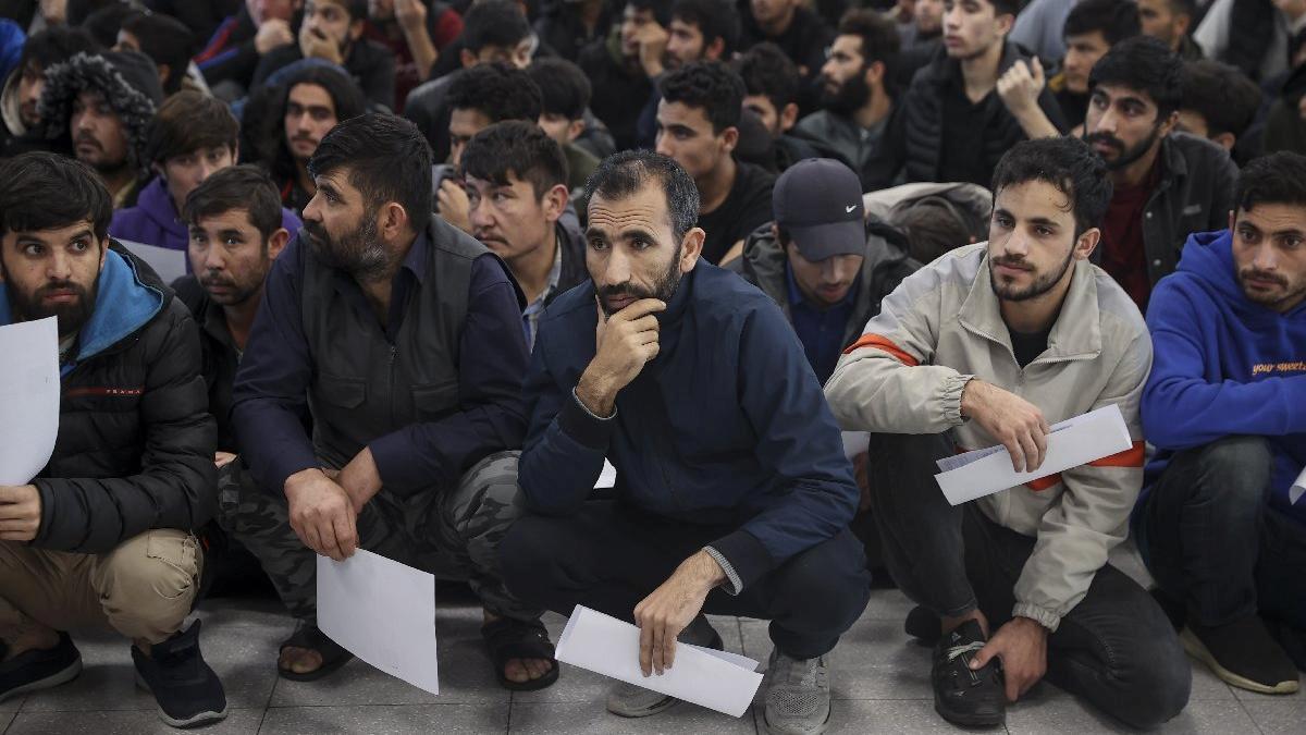 97 bin 448 kaçak göçmen sınır dışı edildi