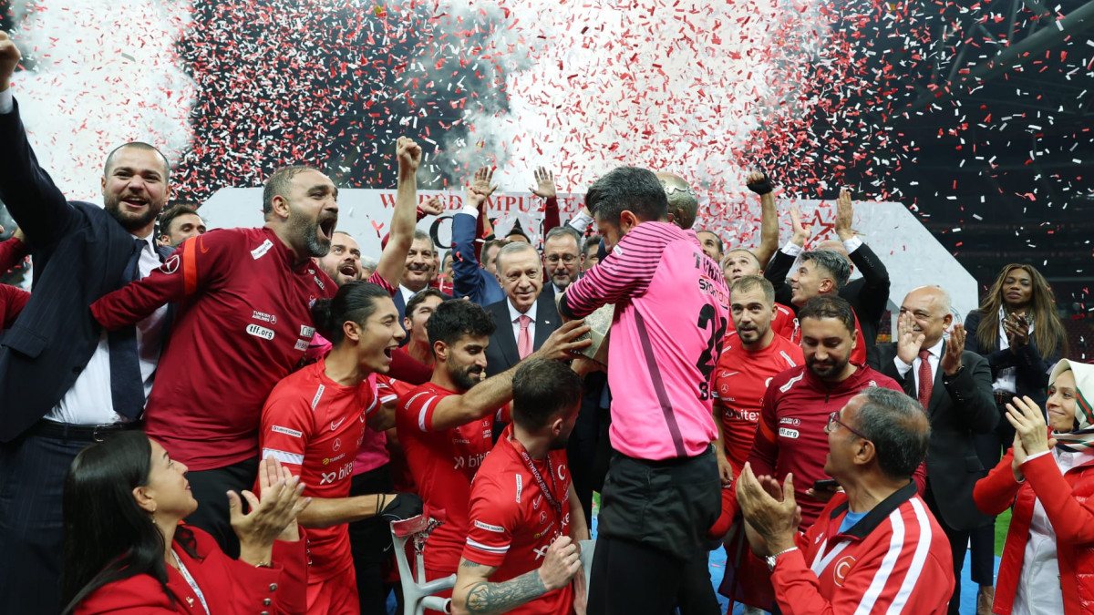 Ampute Milli Takımı oyuncularına ve teknik heyetine, THY&#039;den jest