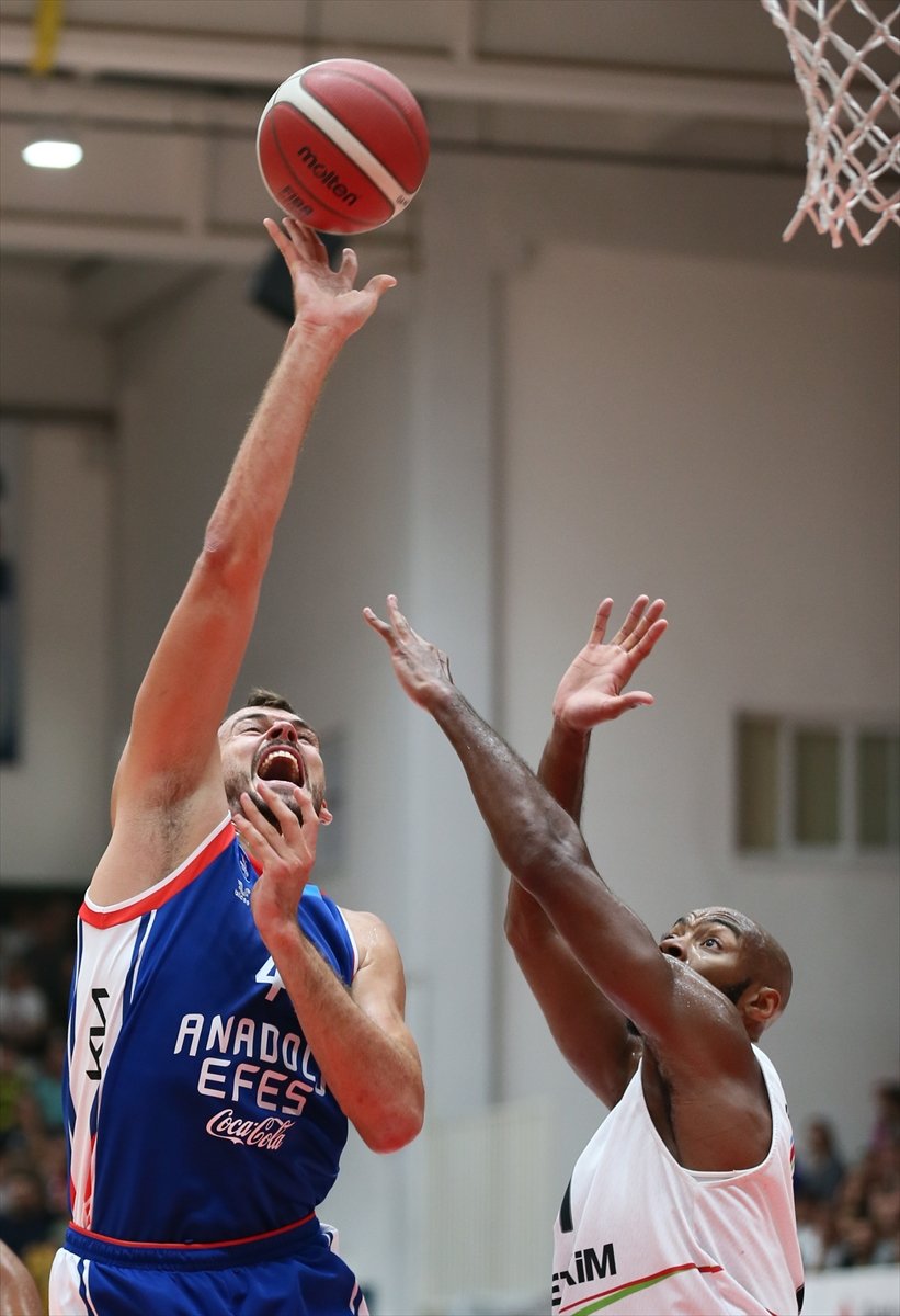 Anadolu Efes, Aliağa Petkimspor'u mağlup etti