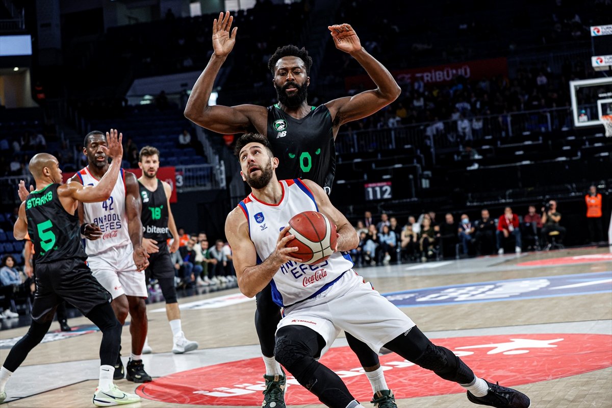 Anadolu Efes, Darüşşafaka'yı mağlup etti