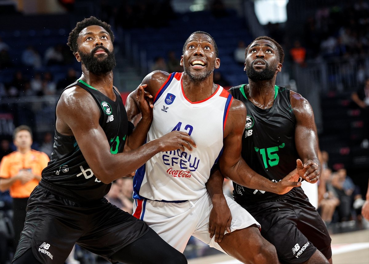 Anadolu Efes, Darüşşafaka'yı mağlup etti