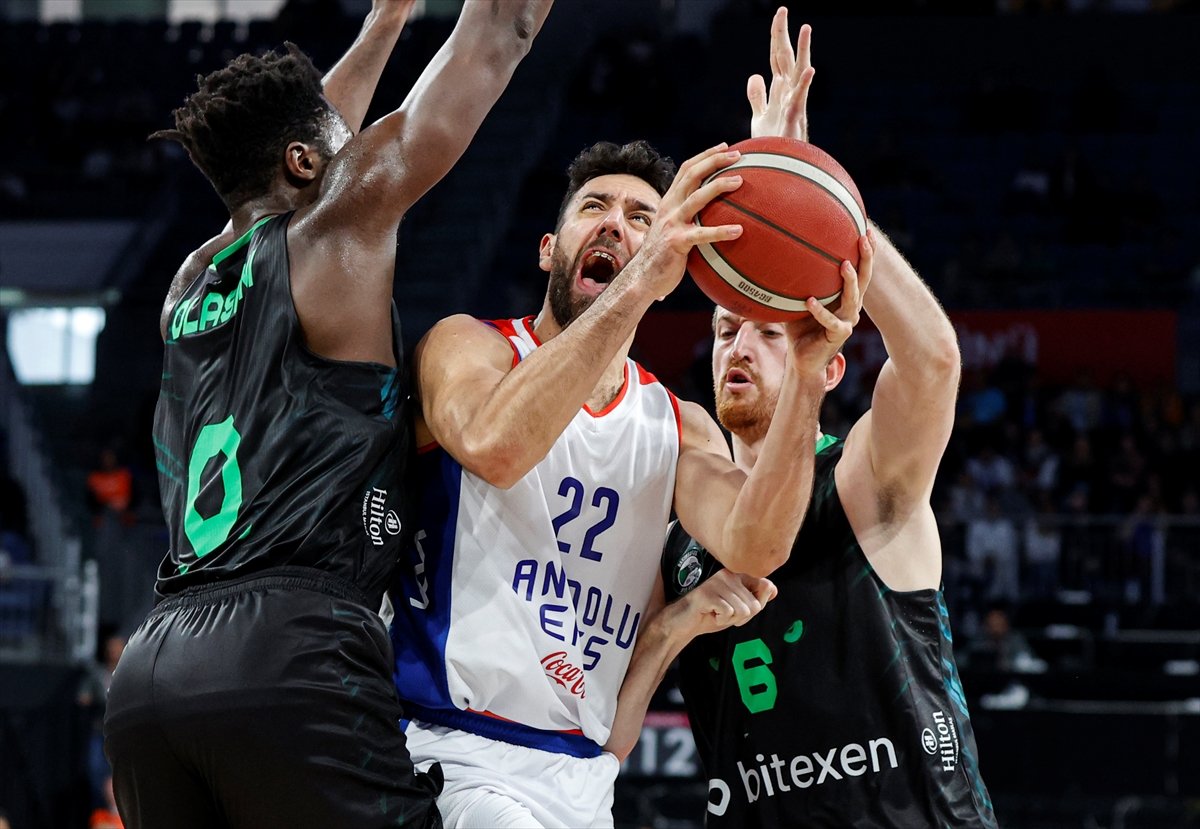 Anadolu Efes, Darüşşafaka'yı mağlup etti
