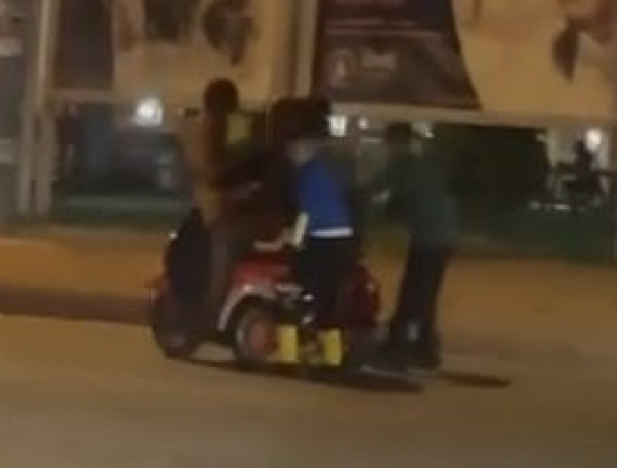 Antalya'da elektrikli bisiklete 6 kişi bindiler