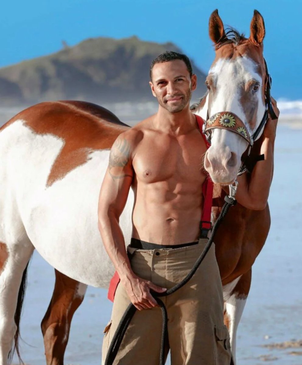 Avustralyalı itfaiyeciler 2023 takvimi için poz verdi