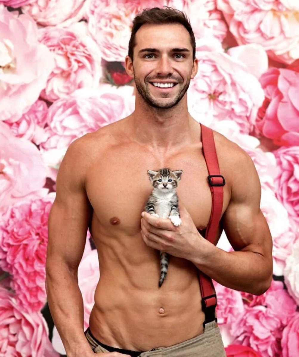 Avustralyalı itfaiyeciler 2023 takvimi için poz verdi