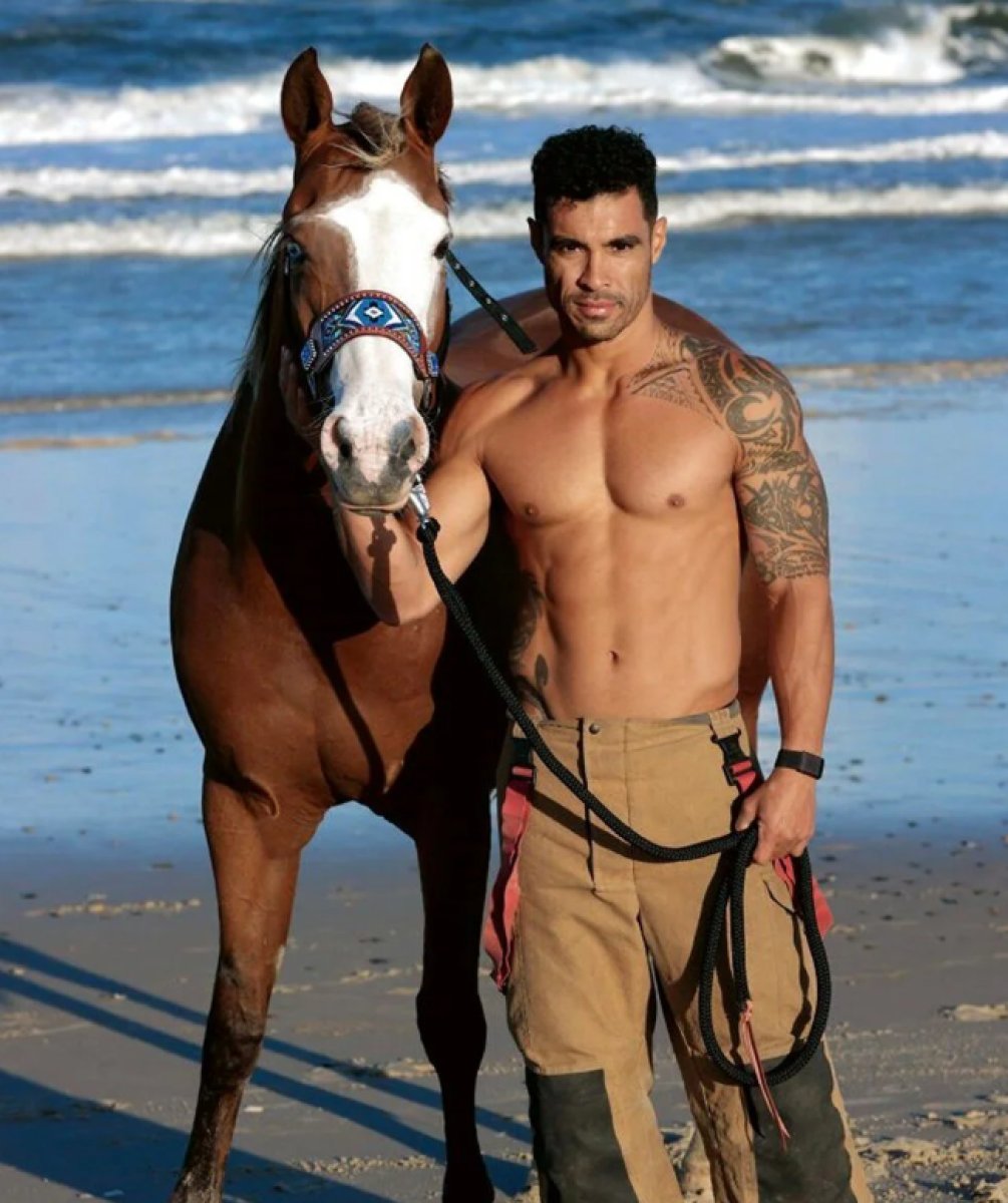 Avustralyalı itfaiyeciler 2023 takvimi için poz verdi